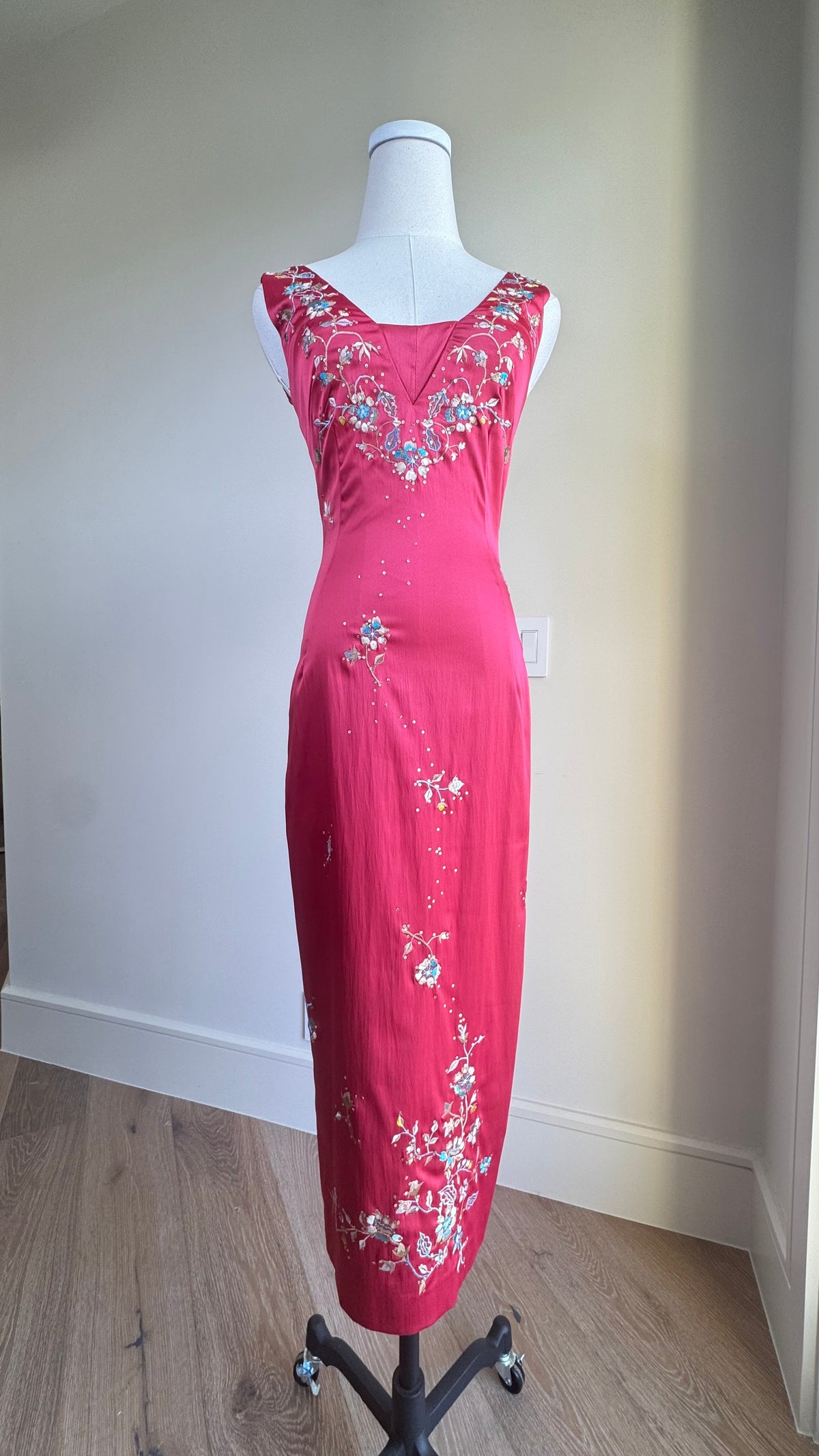 Vintage Dusty Pink Mandalay Wiggle Dress with Embroidered Florals