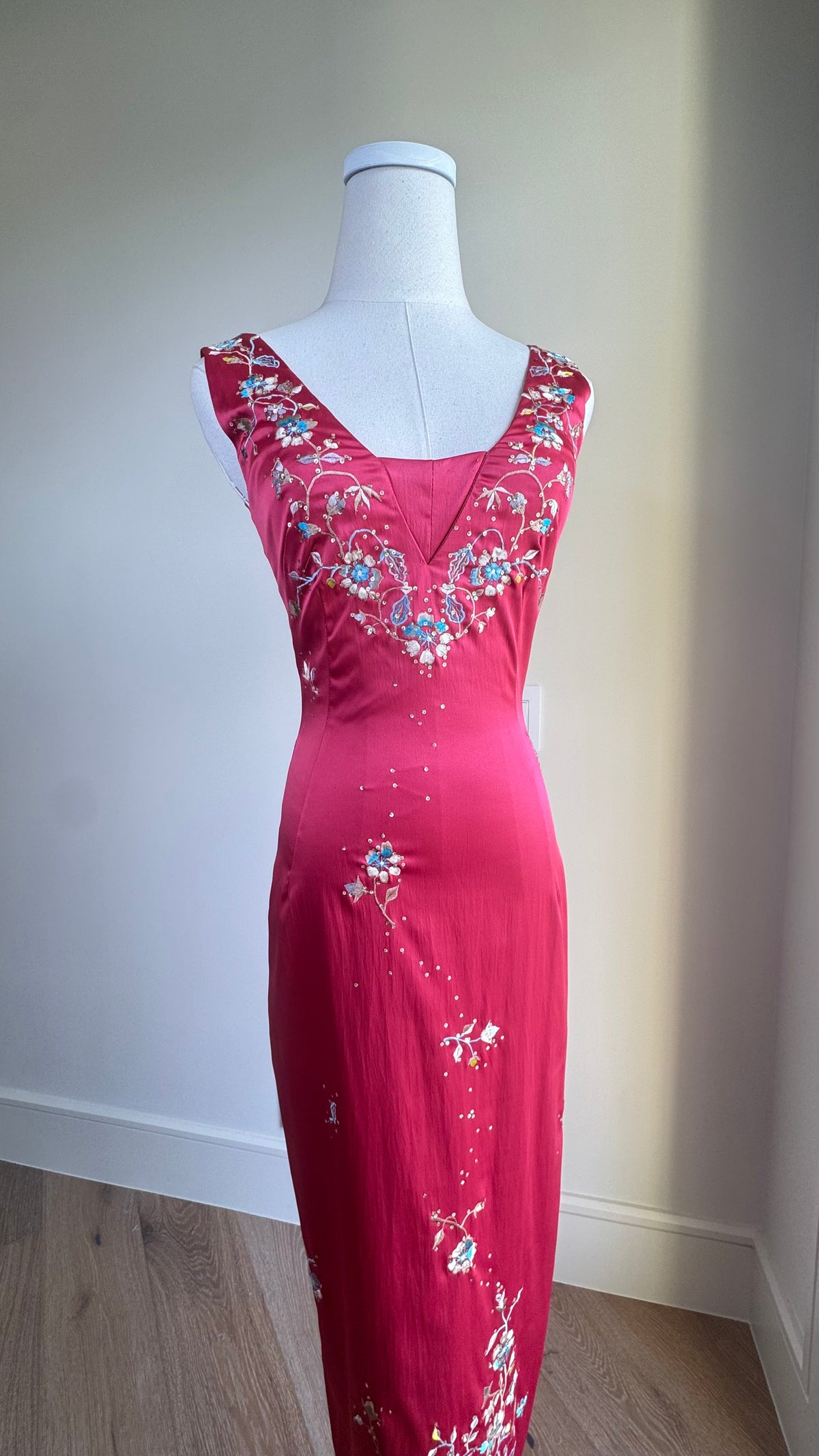 Vintage Dusty Pink Mandalay Wiggle Dress with Embroidered Florals