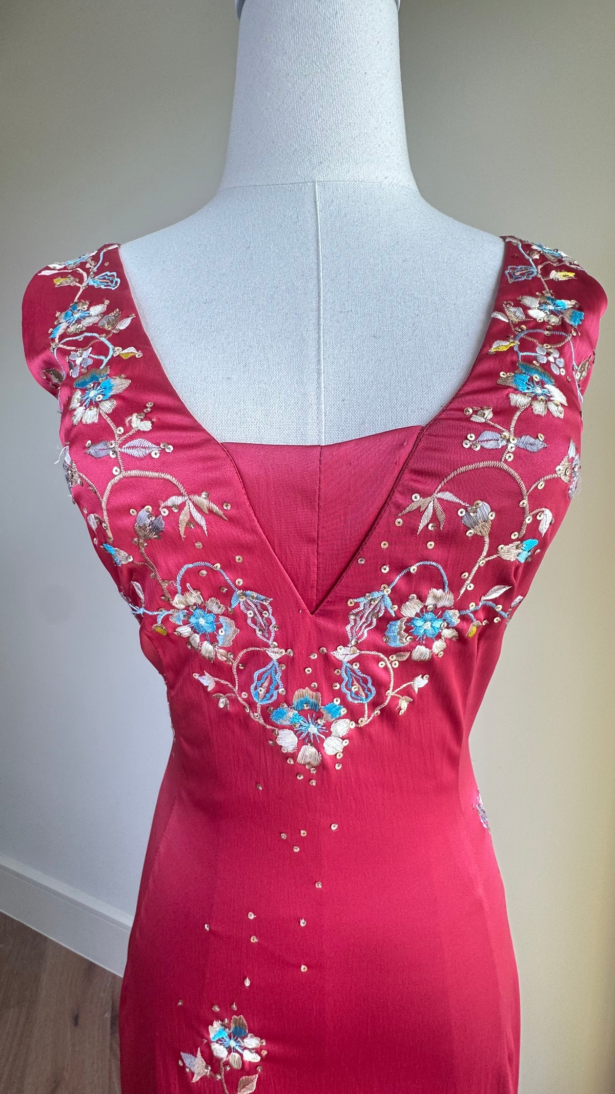 Vintage Dusty Pink Mandalay Wiggle Dress with Embroidered Florals