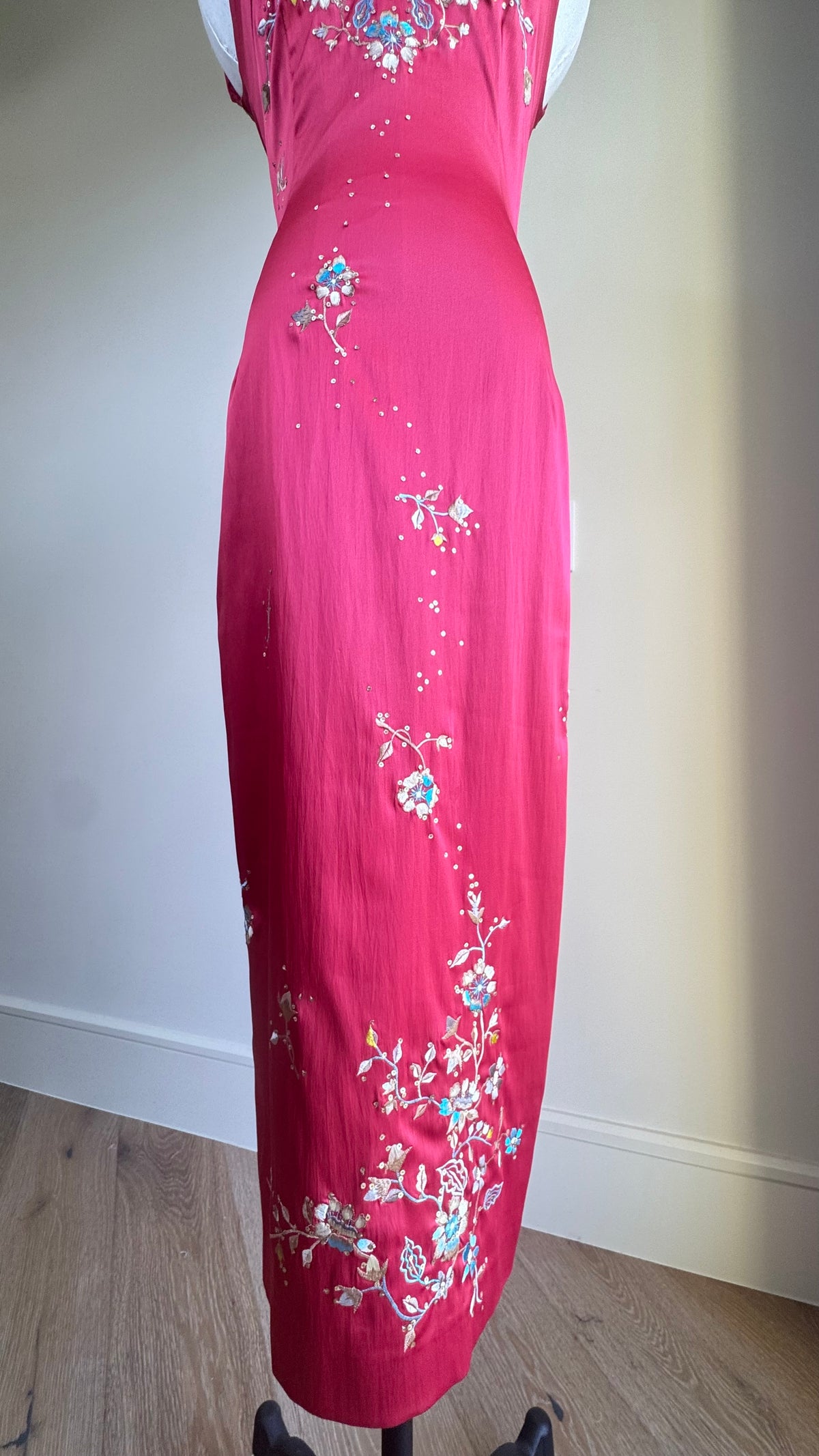 Vintage Dusty Pink Mandalay Wiggle Dress with Embroidered Florals