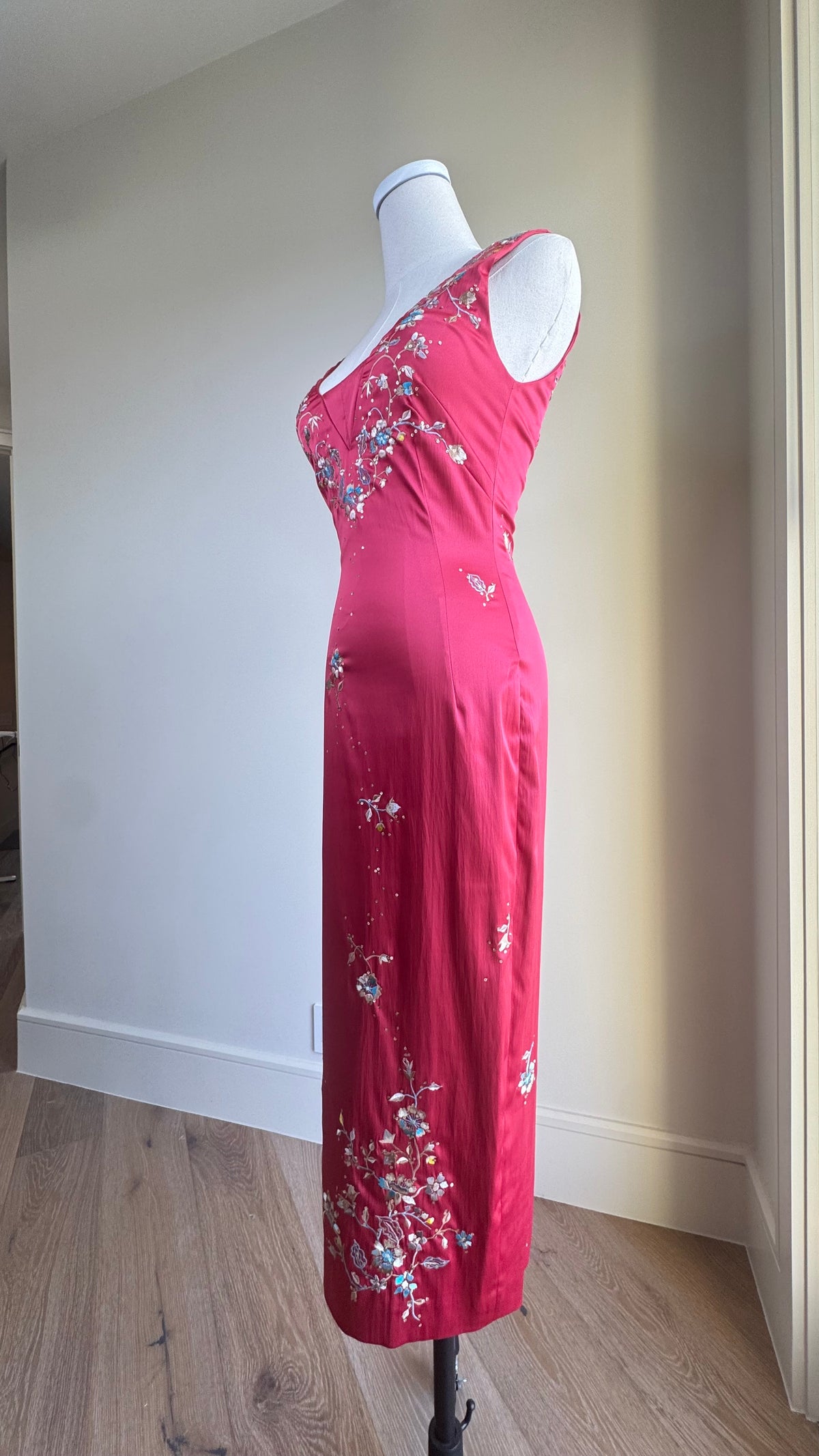 Vintage Dusty Pink Mandalay Wiggle Dress with Embroidered Florals