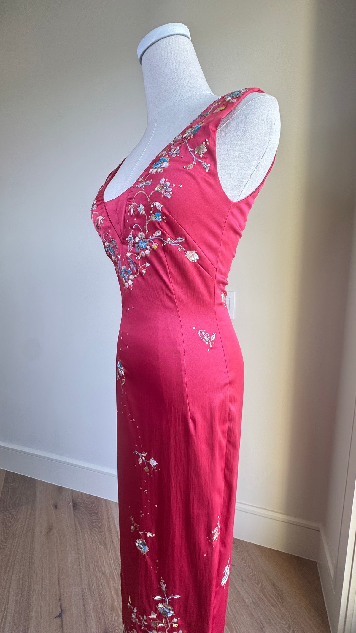 Vintage Dusty Pink Mandalay Wiggle Dress with Embroidered Florals