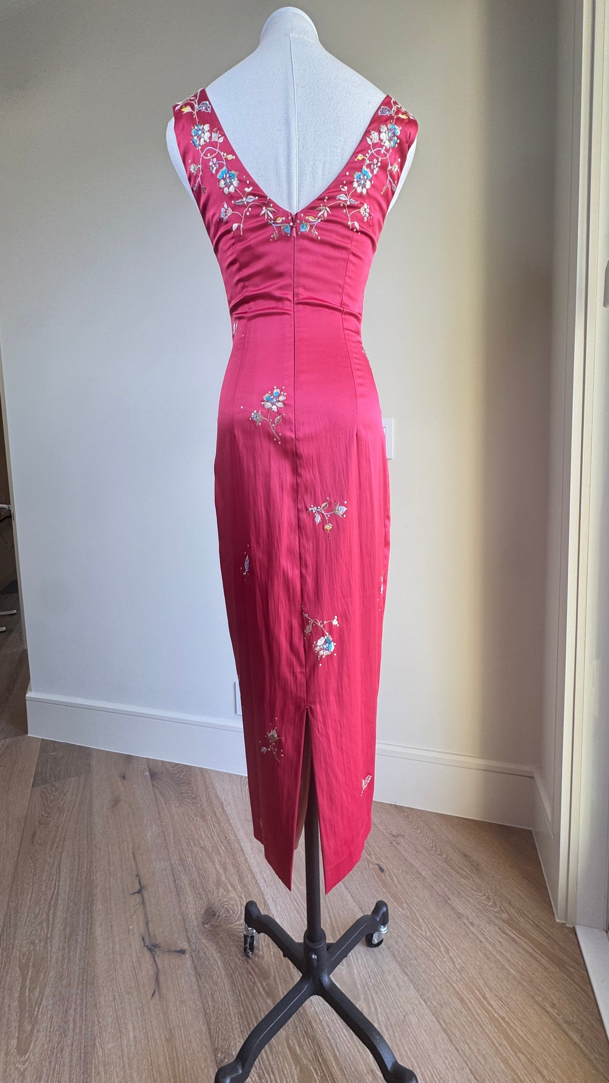 Vintage Dusty Pink Mandalay Wiggle Dress with Embroidered Florals