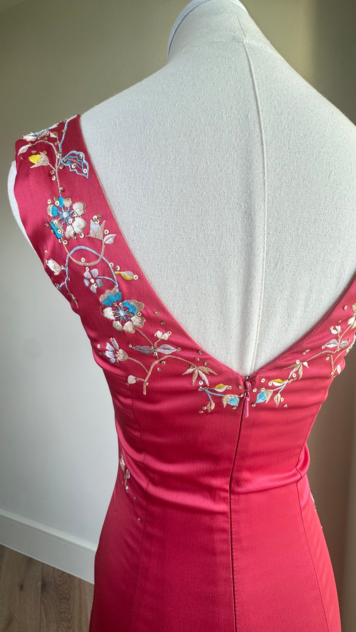 Vintage Dusty Pink Mandalay Wiggle Dress with Embroidered Florals