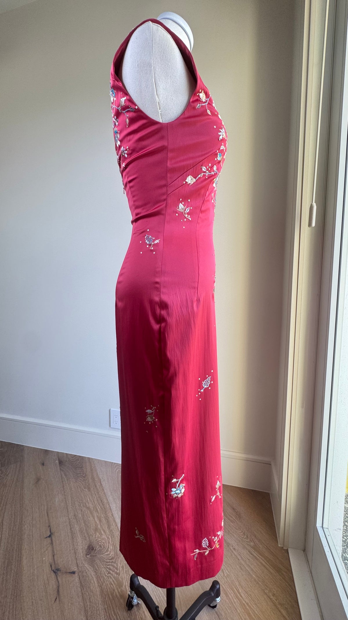 Vintage Dusty Pink Mandalay Wiggle Dress with Embroidered Florals
